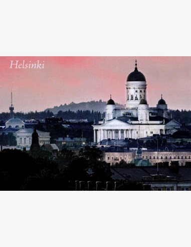 Helsingin empirekeskusta kesäyönä